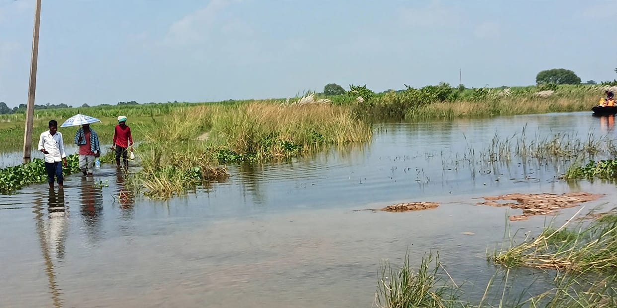Saryu crosses the red mark at Badarhua gauge; difficulties mount for riverside villages.