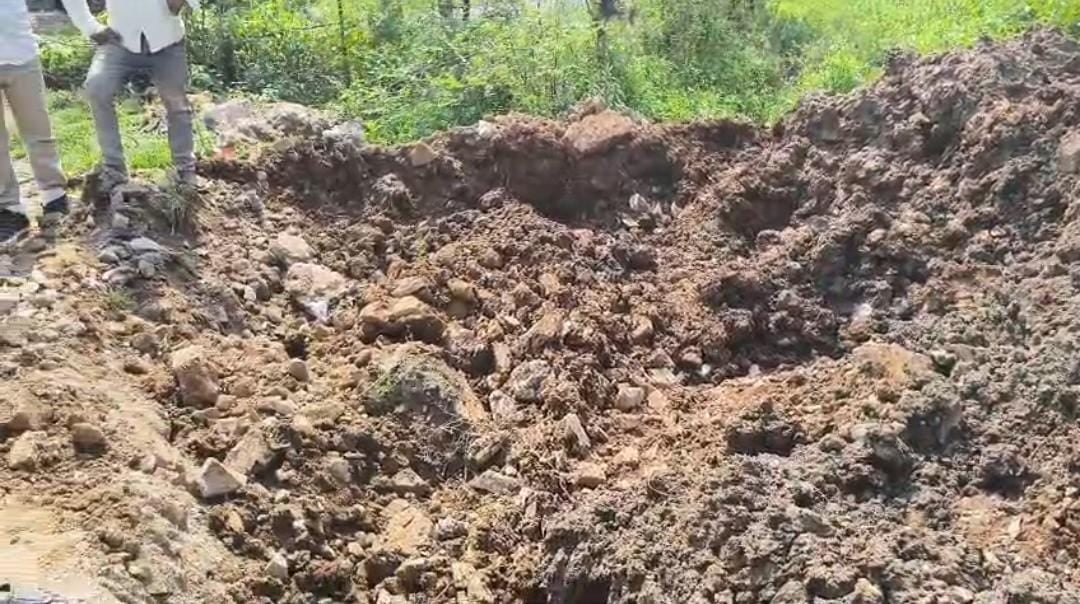 शहडोल: बीएसएनएल की केबल सुधारने गड्ढे में उतरा मजदूर, नाली की दीवार गिरने से मौत, परिजनों ने किया चक्काजाम