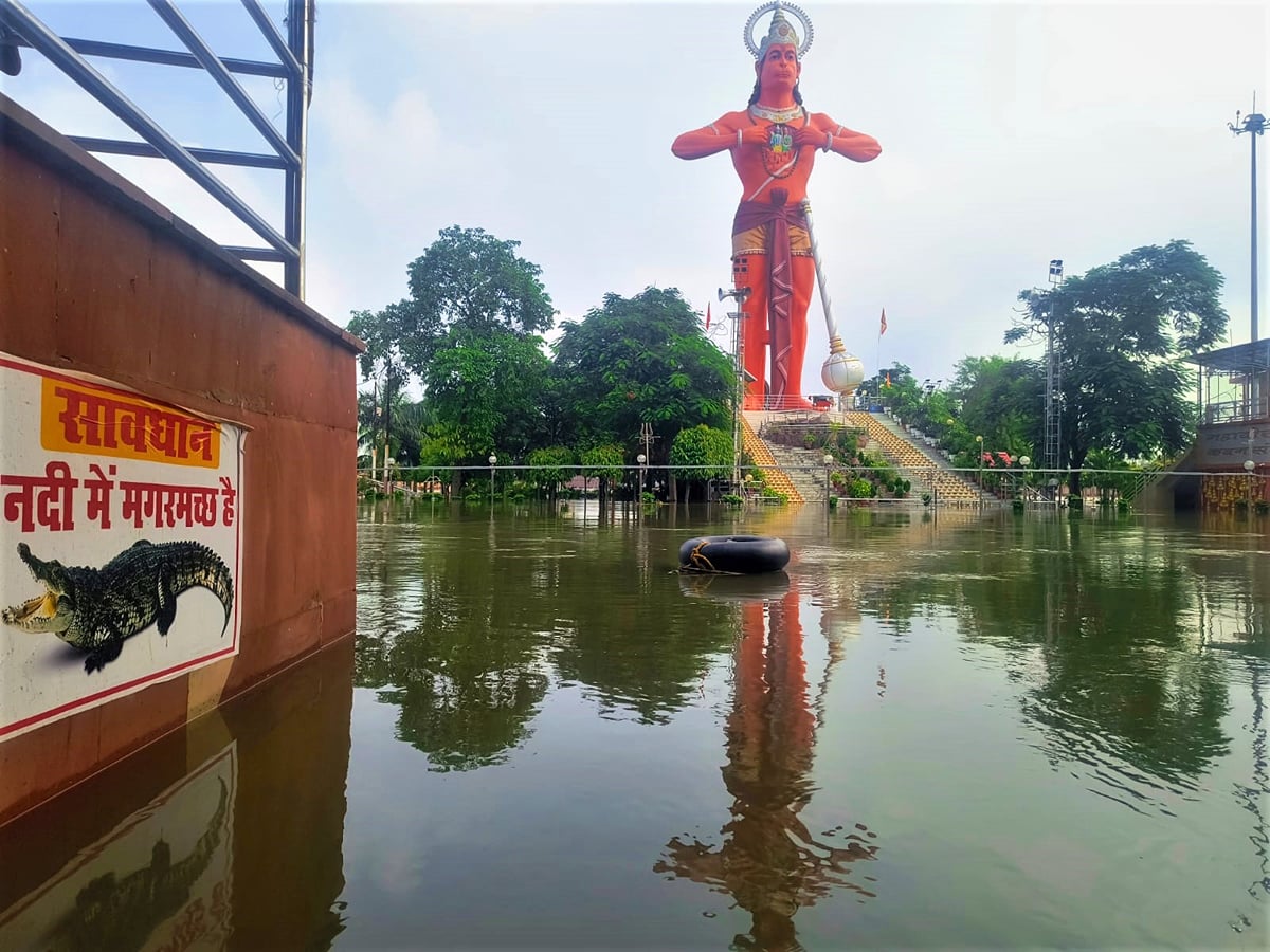 Shahjahanpur News: सुभाषनगर और लोधीपुर बेहाल...280 लोगों को सुरक्षित स्थानों पर पहुंचाया
