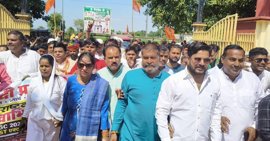 'Jan Swabhiman Yatra' taken out to the Collectorate; memorandum submitted.
