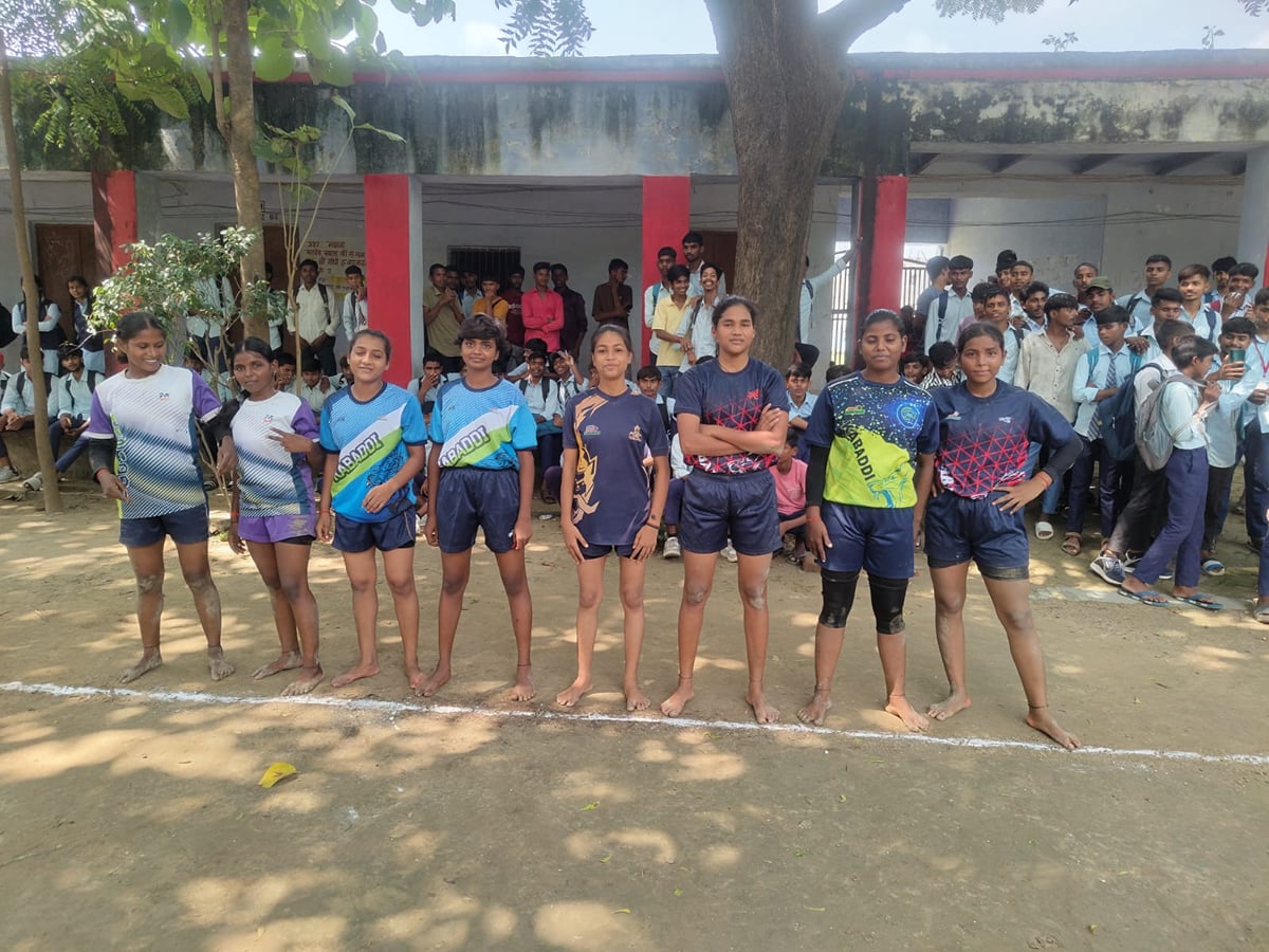 Mirzapur News: कबड्डी में गांधी विद्यालय और मिश्रीलाल इंटर कॉलेज का दबदबा
