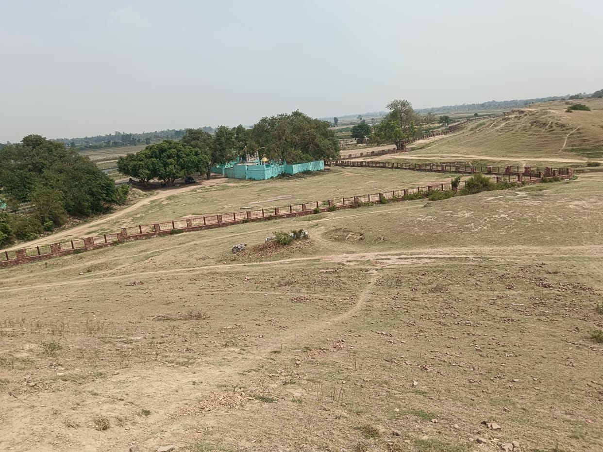 A theme park will be built at Atranjikhera, and arrangements will be made for tourist accommodation.
