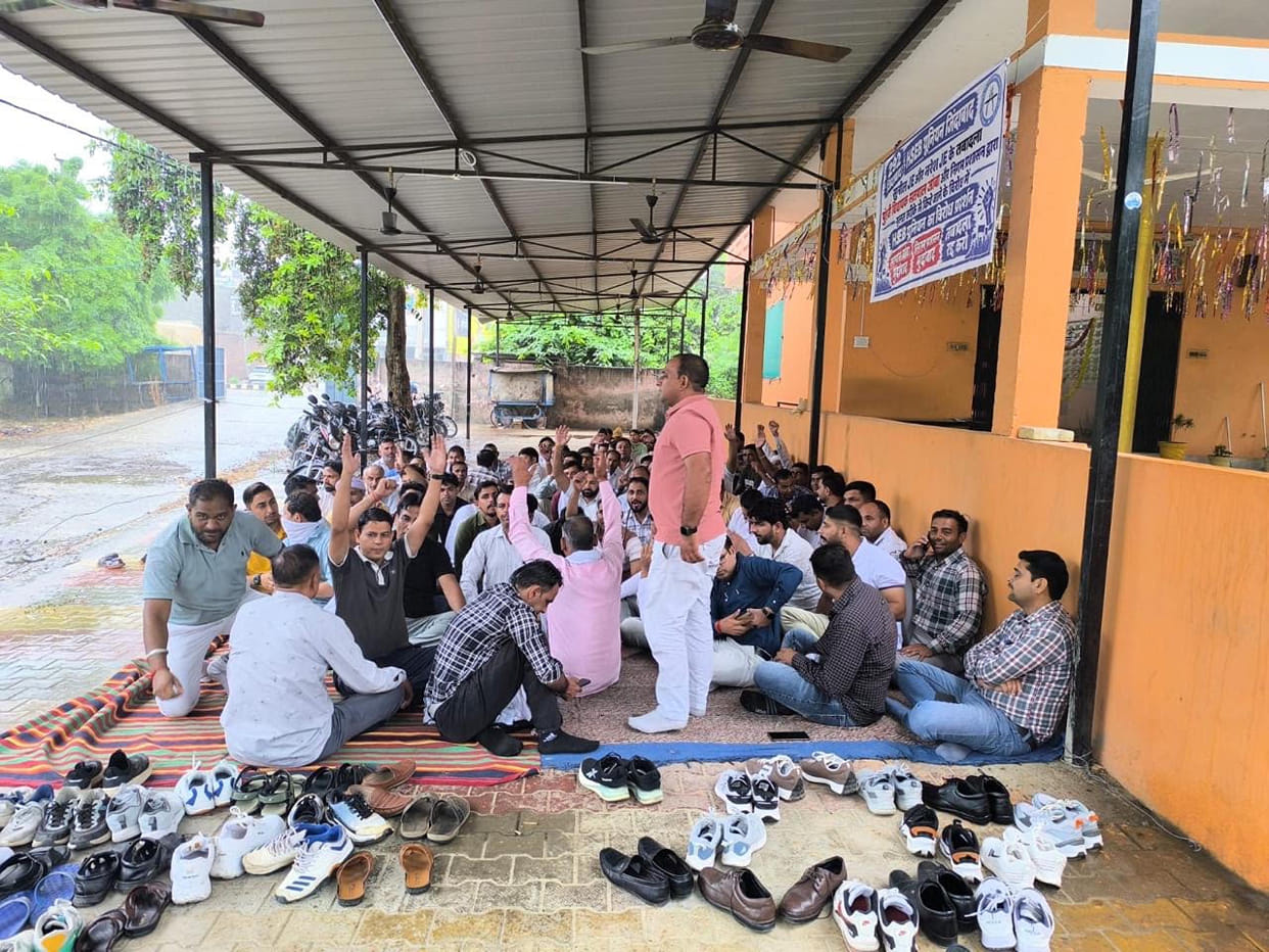 Employees expressed their resentment against the transfers.