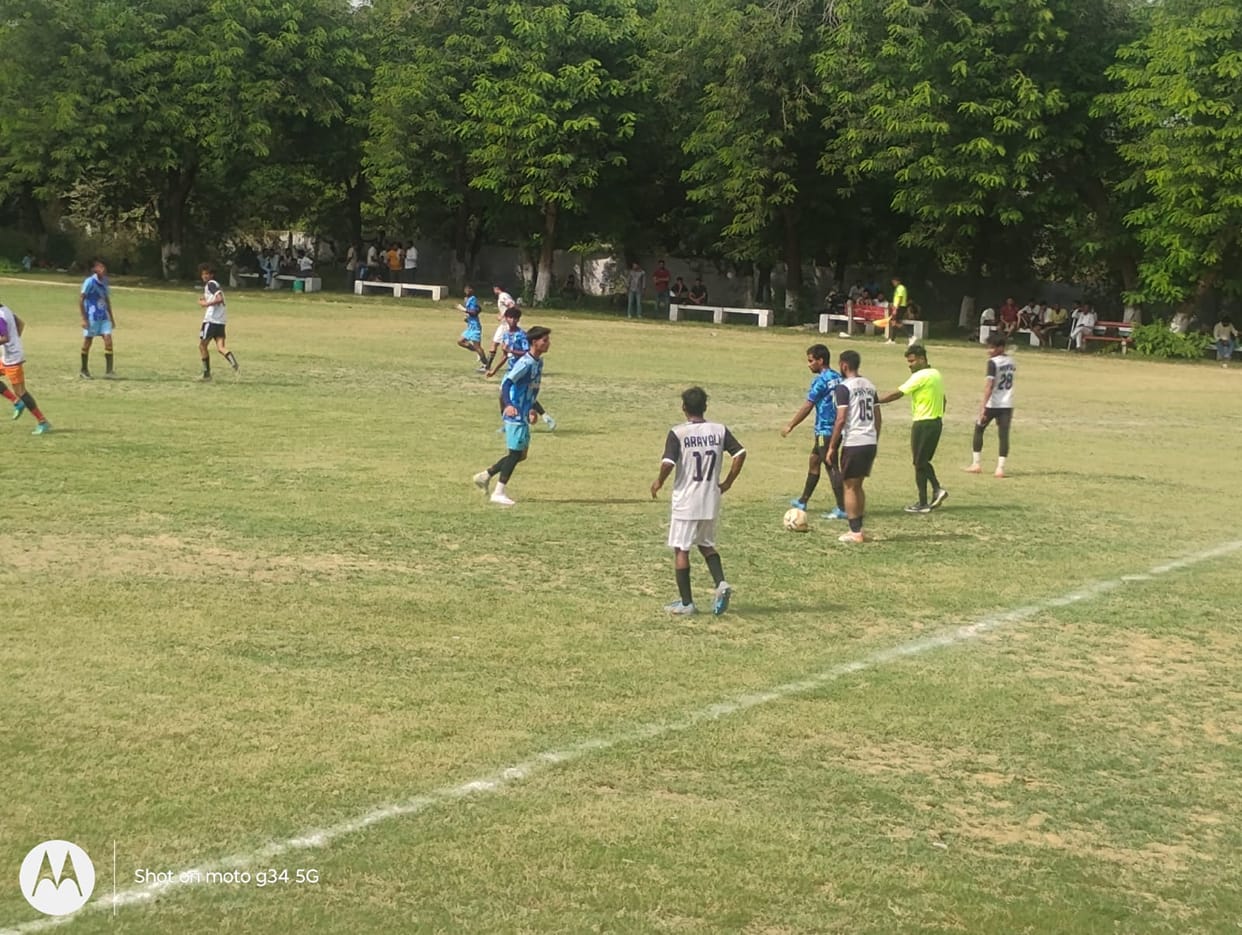 Khedla defeated Bhiwani 7-6 in football; 40 teams are participating.