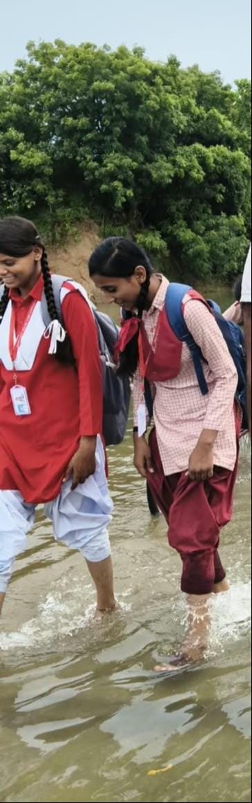 Two feet of water on Bahera Bridge; traffic disrupted.Two feet of water on Bahera Bridge; traffic disrupted.