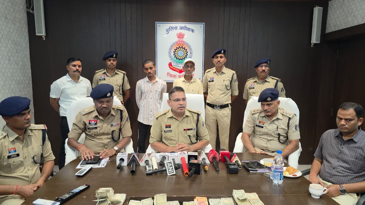 पुलिस की गिरफ्त में आरोपी