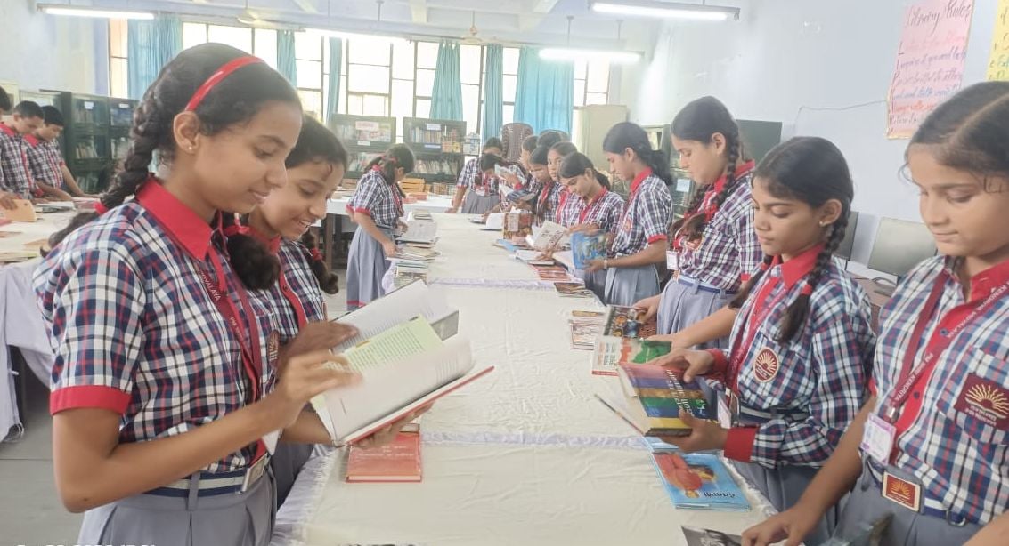 Unnao News: छात्र-छात्राओं को बताया हिंदी साहित्य का महत्व