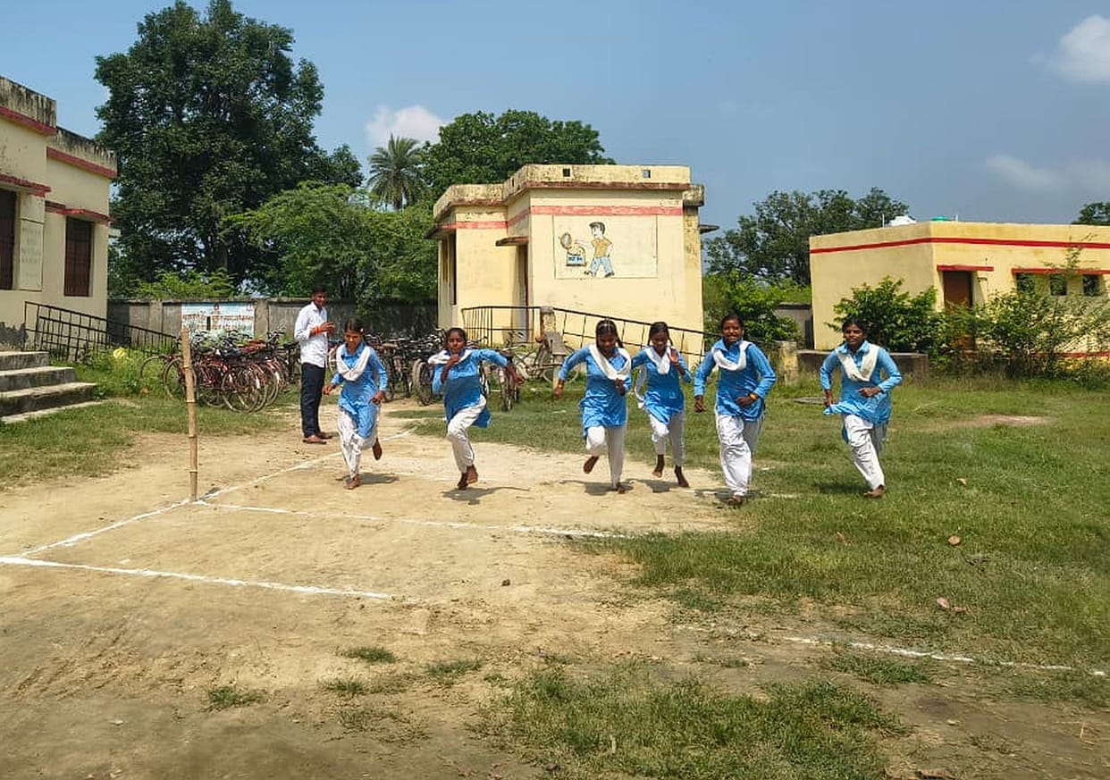 Saloni tops 100 meter race