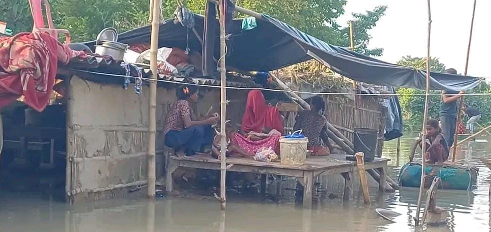 Ganga water level rises one metre above danger mark in Samastipur; flood threat looms