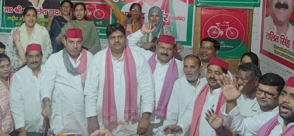 Hapur News: सपाइयों ने डुप्लीकेट वोटरों का उठाया मुद्दा