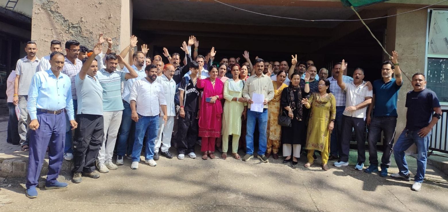 सरकाघाट क्षेत्र की खस्ताहाल सड़कों, रखरखाव में अनियमितताओं और लोक निर्माण विभाग की ढुलमुल कार्य