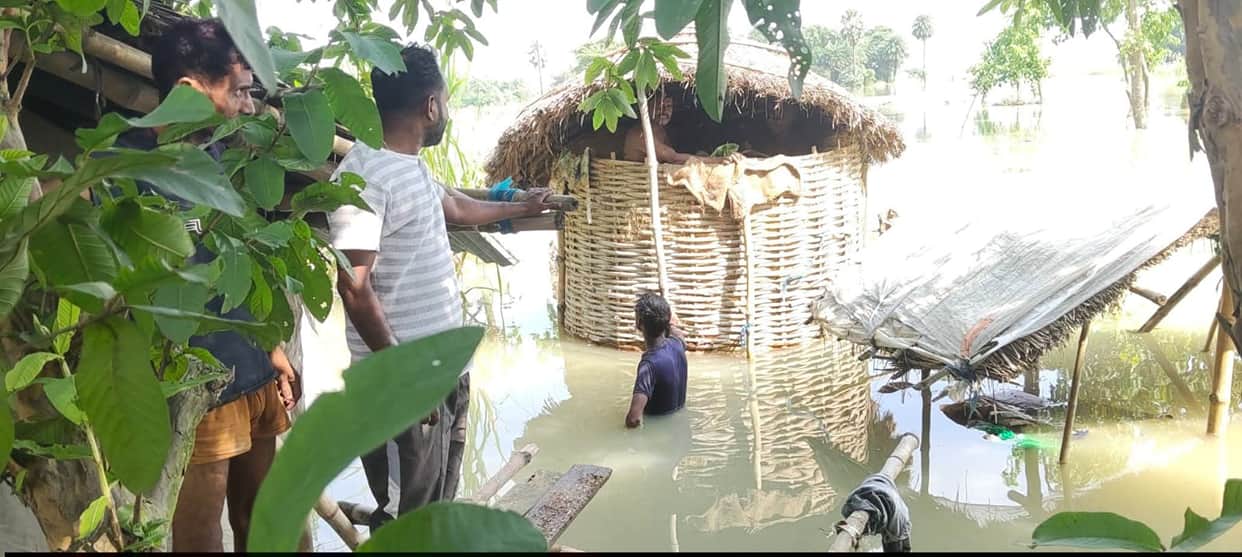 Saran embankment broke, floodwaters entered dozens of villages, drowning homes and livestock