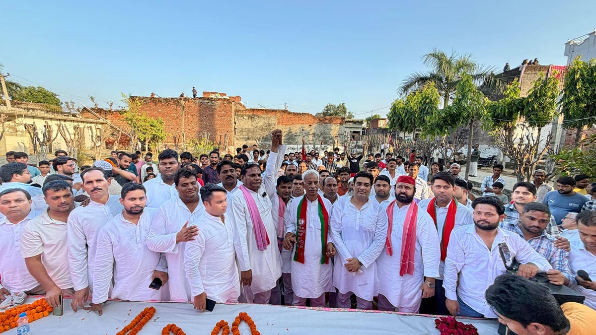 Meerut News: कार्यकर्ताओं से किया संवाद, पार्टी की नीतियों को जनता तक पहुंचाने पर जोर