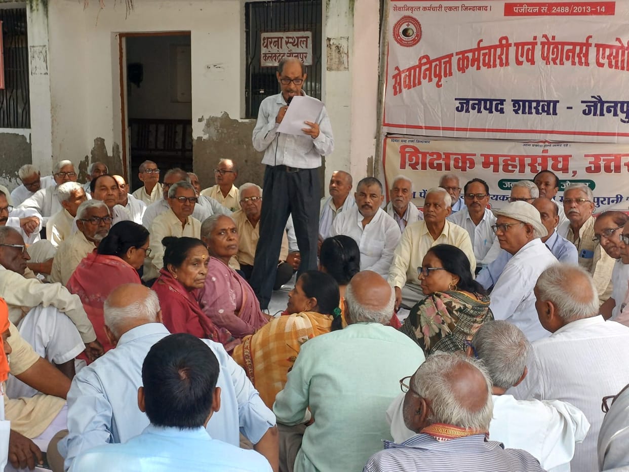 Pensioners protested against the government's policies