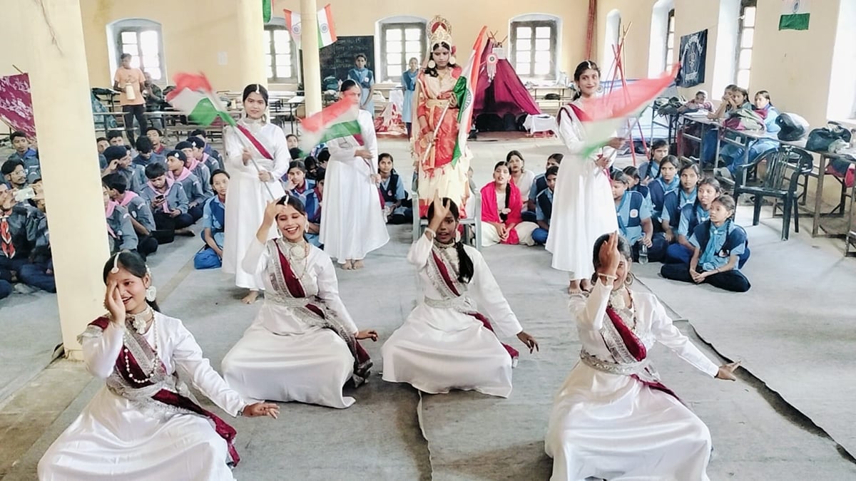 Shahjahanpur News: स्काउट-गाइड के शिविर में टेंट सजाकर दिखाई प्रतिभा