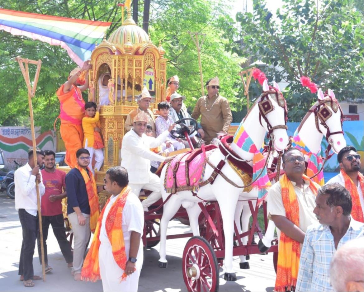 Chants hailing Lord Mahavir echoed during the Rath Yatra.