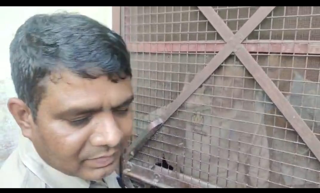 Team arrives to demolish illegal construction; couple pours petrol on themselves
