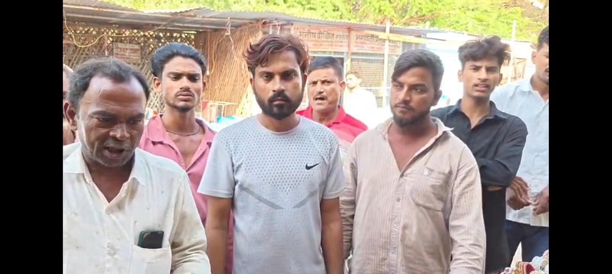 Hathras News: मेले में दुकानदारों ने खोला पुलिस के खिलाफ मोर्चा