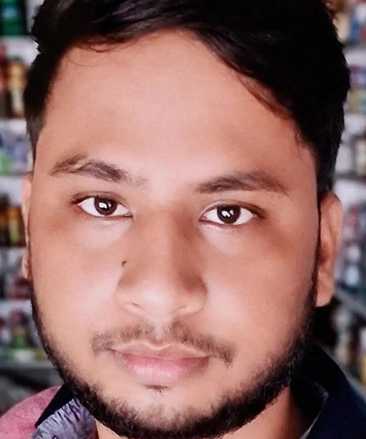 Electrocution via wall; grocery trader dies.