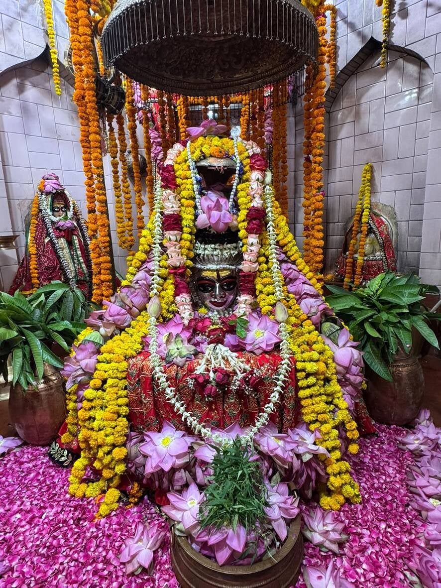 Bahraich News: श्री सिद्धनाथ मंदिर में महादेव का भव्य शृंगार