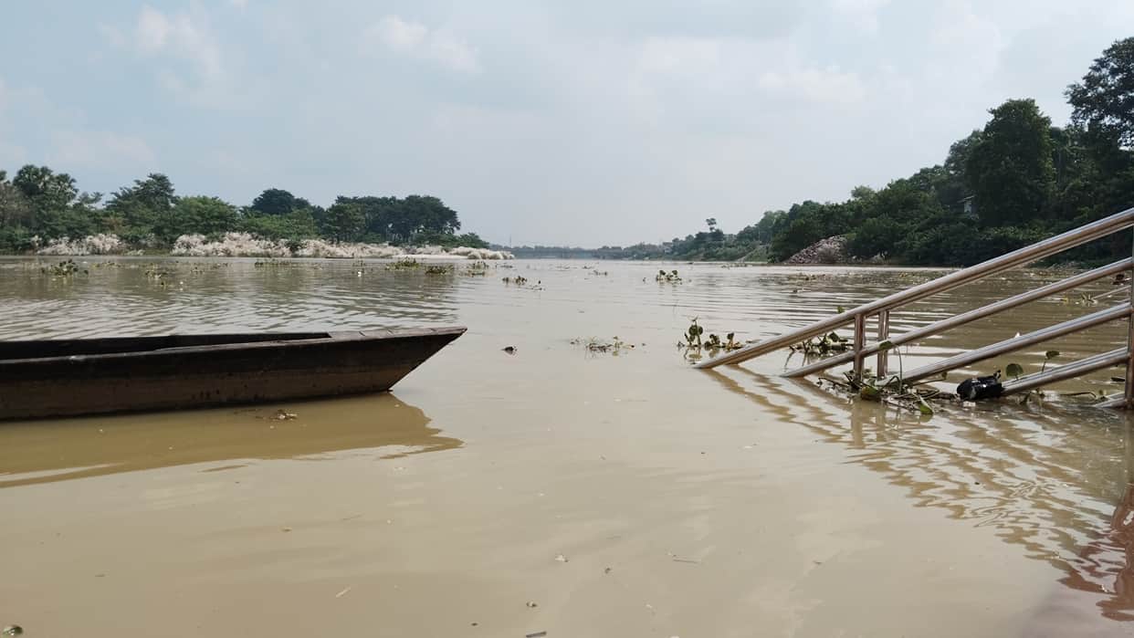 Muzaffarpur Bihar news :budhi gandak river in spate rapid rise in water level raises concern alert mode