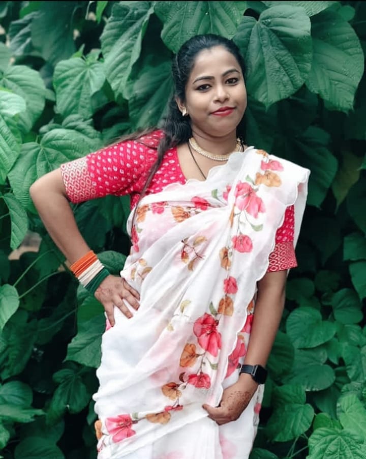 Ambulance returning to Jagdalpur meets with a tragic road accident; nurse dies on the spot.