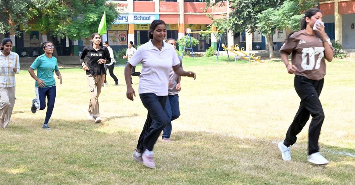 120 female students display their mettle; Joshi named Best Athlete.
