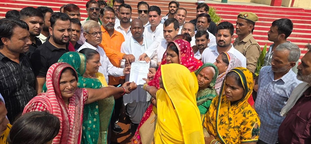 Protest at headquarters against the Municipal Corporation's attitude.