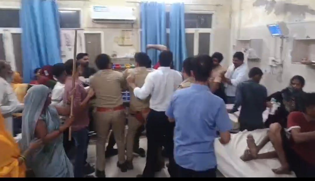 Firozabad News: डीएम कार्यालय से सीएमओ तक घुमाते रहे फोन, नहीं मिली मदद