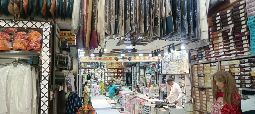 Markets to stock up on warm clothing ahead of the cold season; traders have placed orders.
