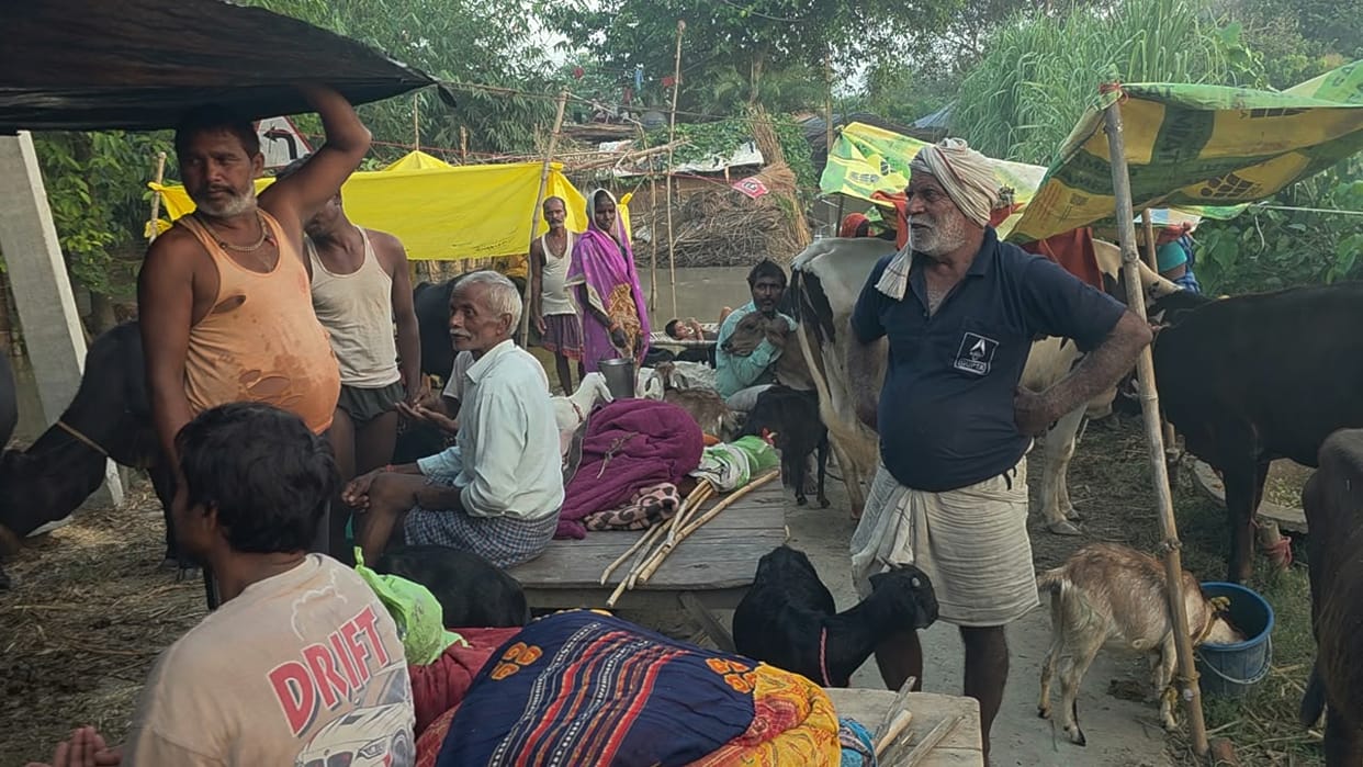Over 30 villages in Gopalganj surrounded by water due to the swelling Gandak River; people bihar news