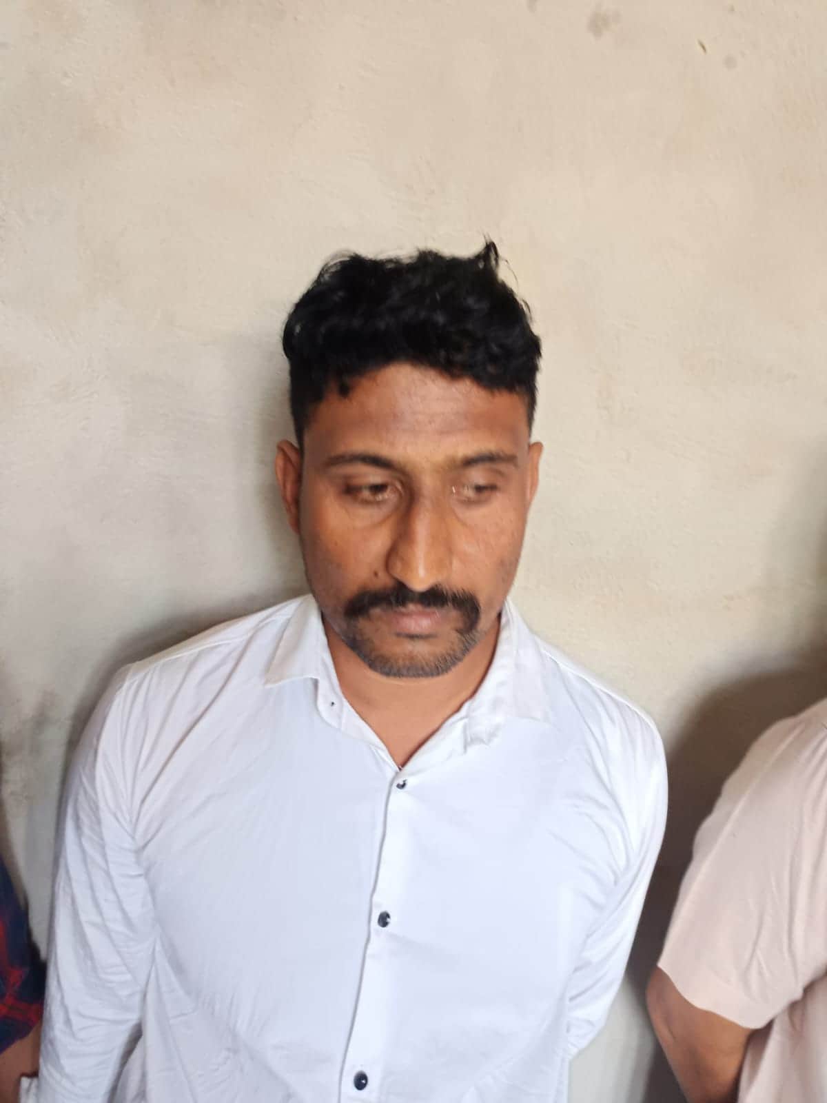 Banswara Forest Guard Caught Red-Handed Taking Rs 5,000 Bribe for Advancing Forest Land Lease File