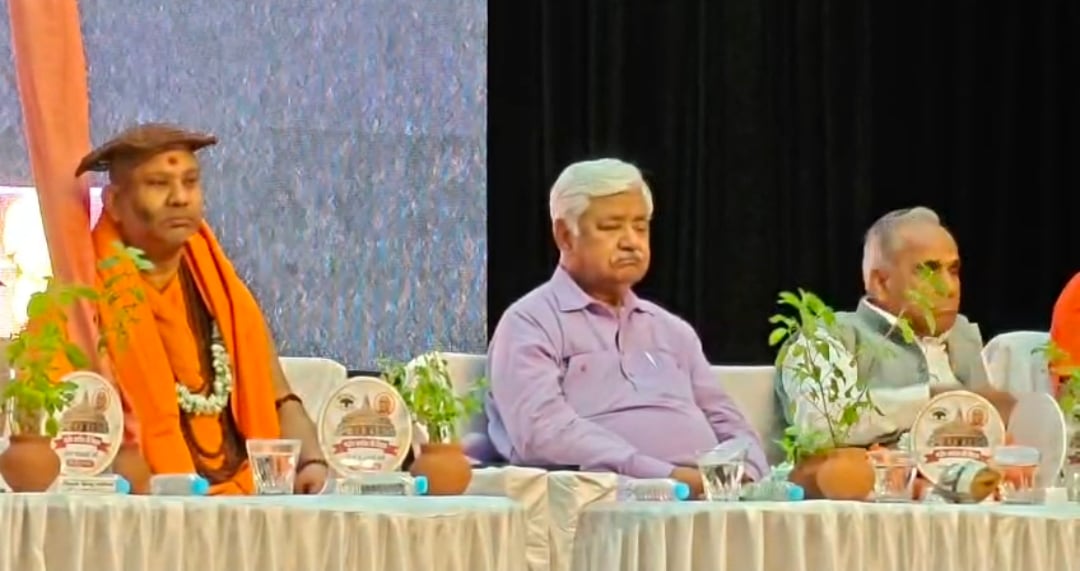 इंदौर: विहिप के अध्यक्ष ने उठाए कॉर्पोरेट गरबों पर सवाल, आखिर क्यों किया मक्का के काबा का जिक्र?