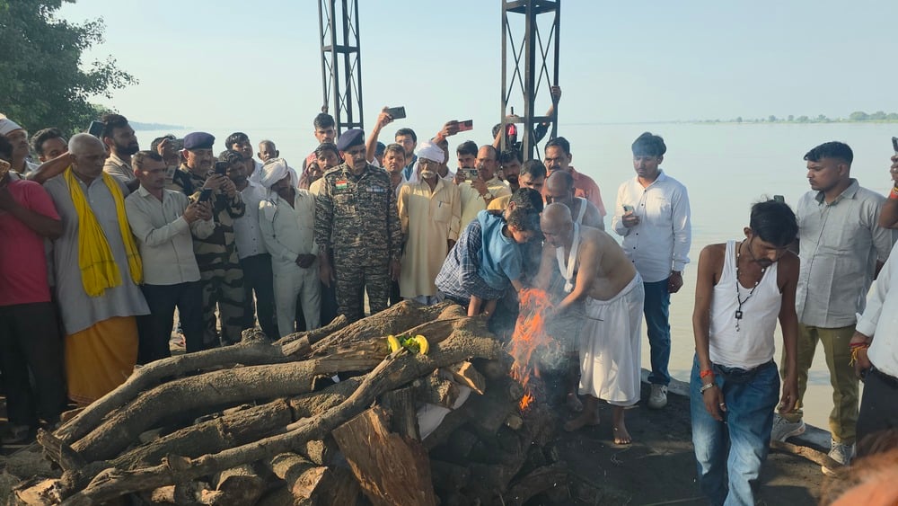 Ambedkar Nagar News: अंकित पांडेय का राजकीय सम्मान के साथ अंतिम संस्कार