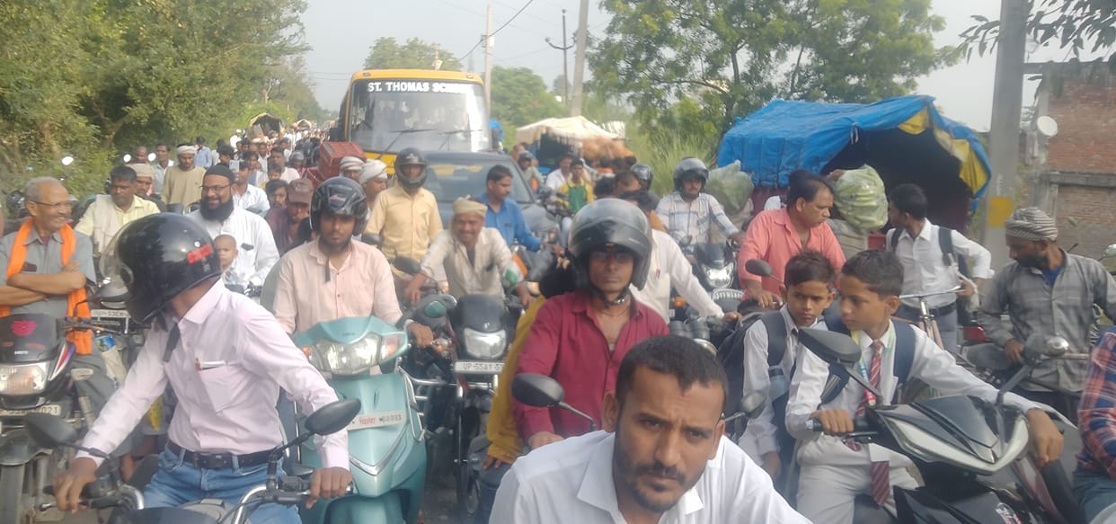 Siddharthnagar News: Commuters struggled in traffic jams for hours in the morning; daily-wage laborers returned in disappointment