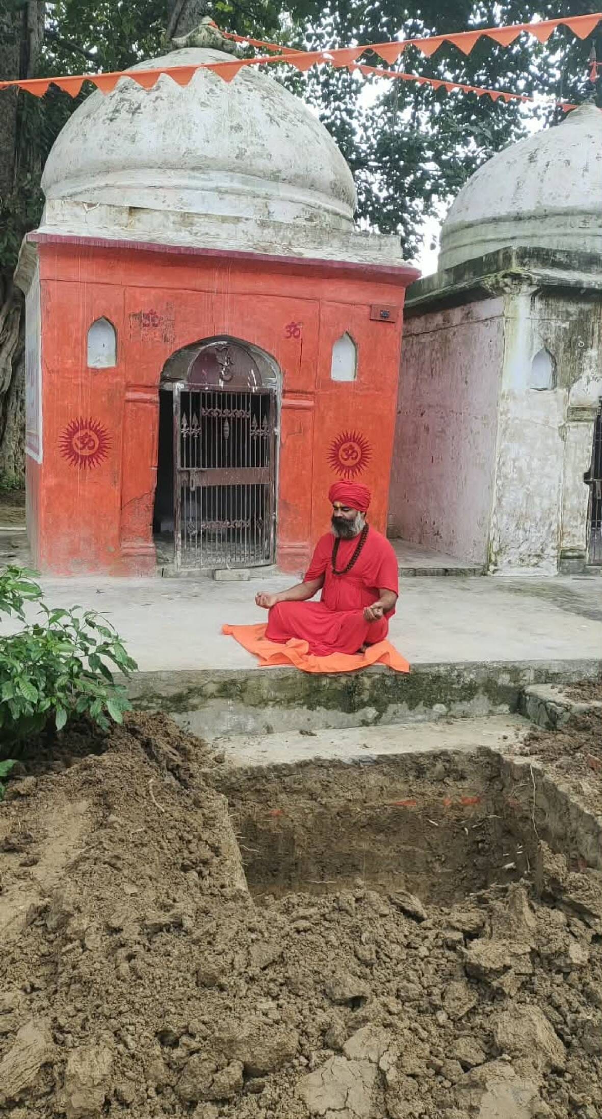 Angry over the occupation of the ashram land, the priest is adamant on taking samadhi.