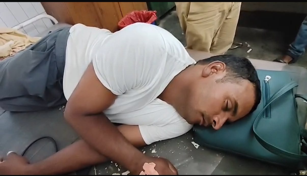 Traveler returning from Saudi Arabia robbed after being served tea.