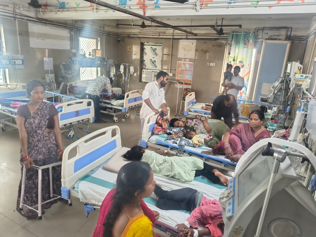 Children fall ill due to changing weather; 32 patients occupy 24 beds in the infectious disease ward.
