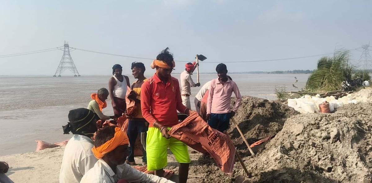 Unnao News: फिर लाल निशान की ओर बढ़ी गंगा, खतरे से मात्र 37 सेमी दूर