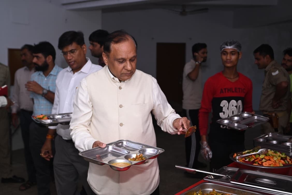 Lucknow News: लखनऊ विवि के कैलाश छात्रावास में फिर शुरू होगी मेस, छात्राएं करेंगी निगरानी