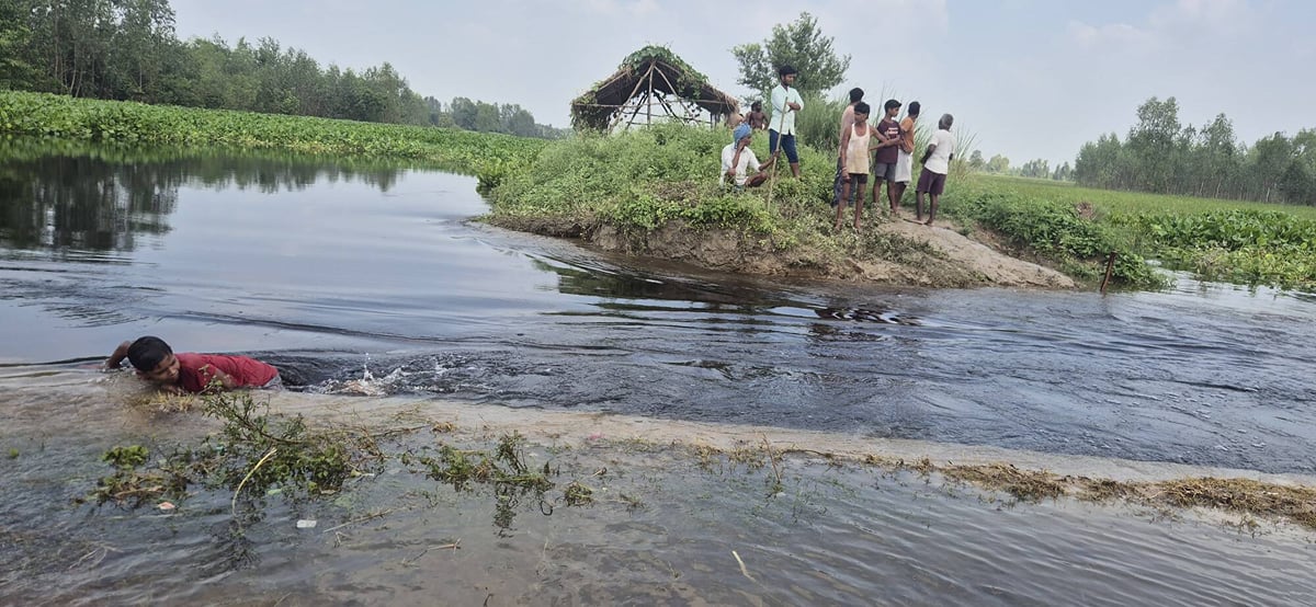 Sitapur News: बाढ़ के डर से काटा तटबंध, प्रशासन ने कराया दुरुस्त