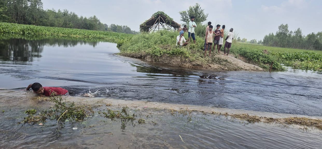 Embankment breached due to fear of floods; administration got it repaired.