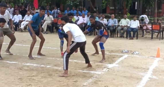 Jaunpur News: कबड्डी प्रतियोगिता में विकास इंटर कॉलेज की टीम प्रथम स्थान पर रही