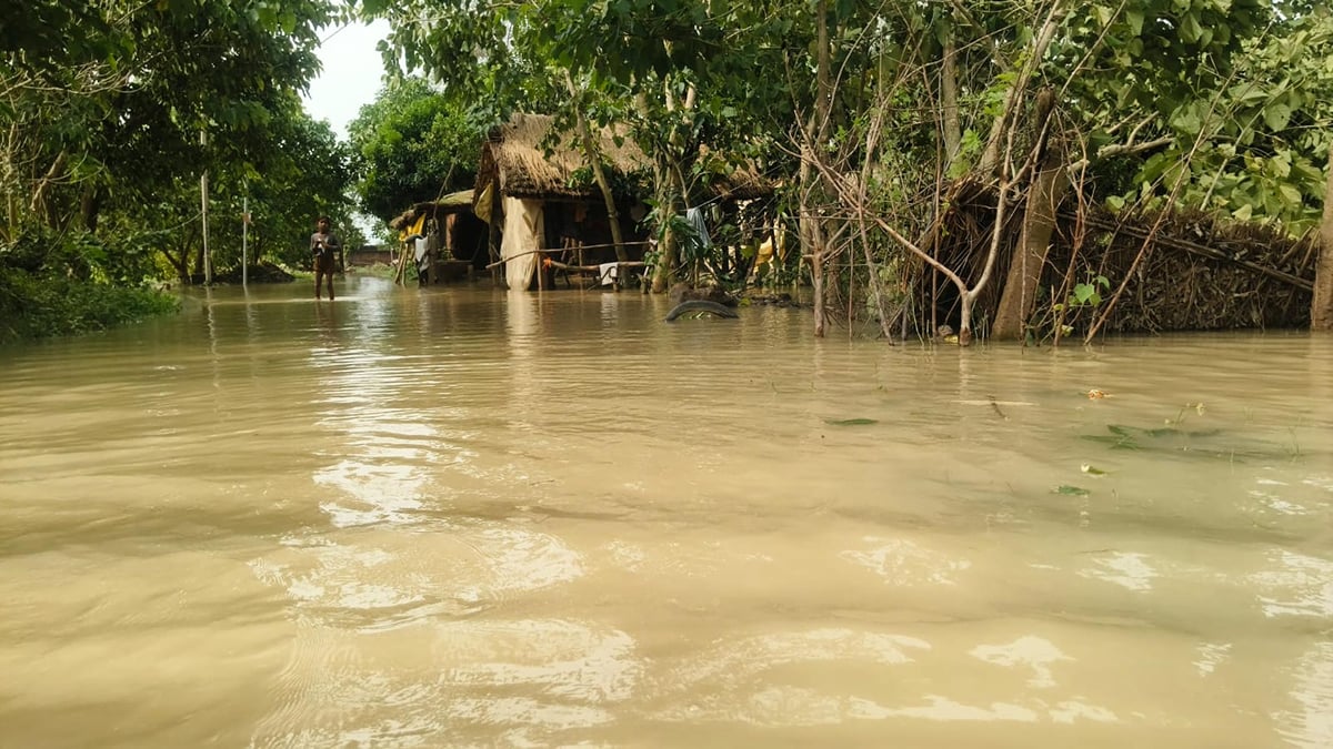 Bahraich News: 16 गांवों से निकला पानी, 25 अब भी बाढ़ से घिरे