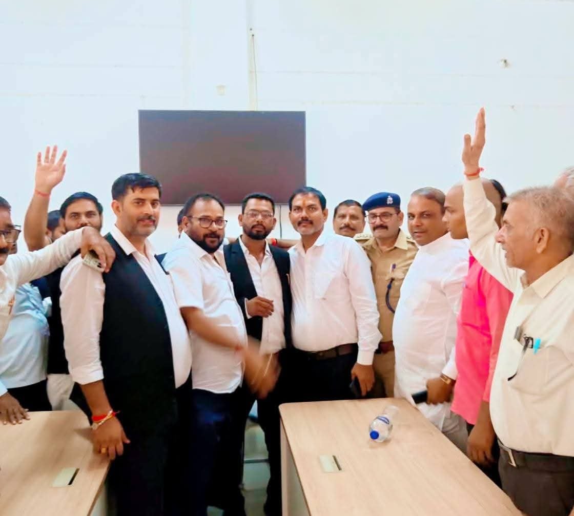 Prayagraj News: अधिवक्ताओं का विवाद खत्म, सप्ताह भर से बना था तनाव