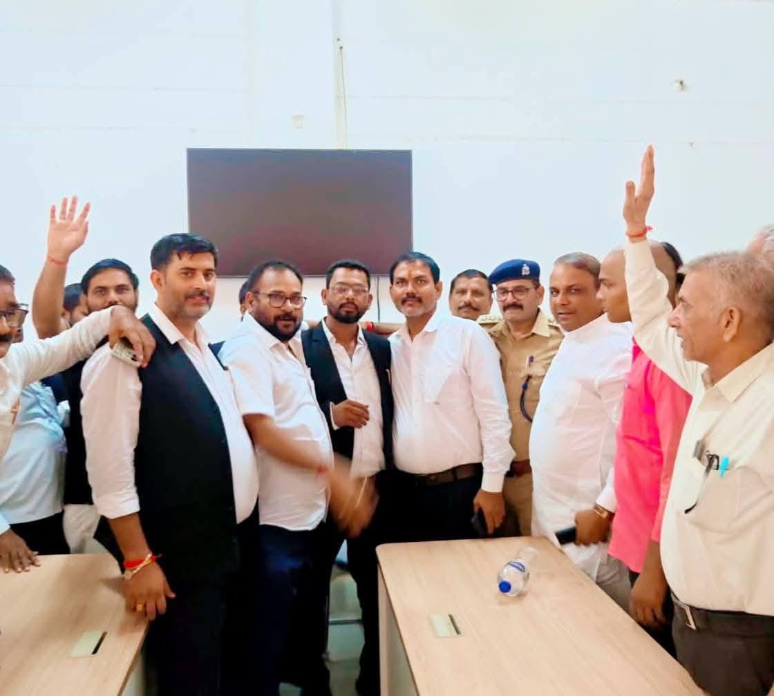 Lawyers' dispute resolved; tension had persisted for a week