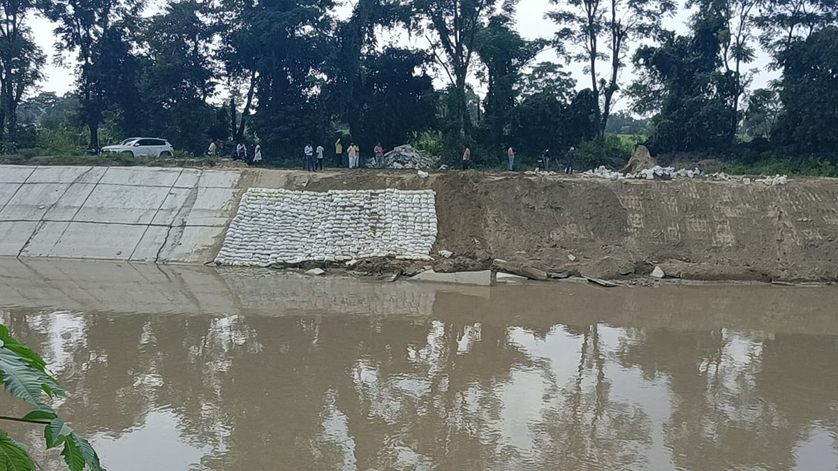 Kushinagar News: बांध टूटने से मचा हाहाकार, मिट्टी और मजदूरों का अकाल