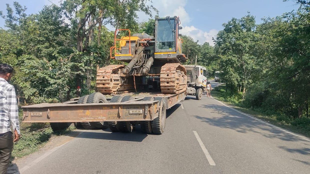 Trailer tyre bursts; four-kilometre traffic jam on Murdhwa-Beejpur road.