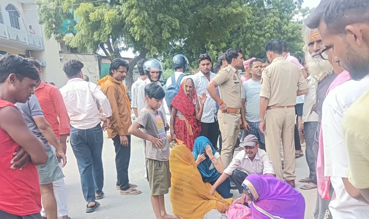 Bhadohi News: स्कूल से पैदल घर जा रहे कक्षा दो के छात्र को ट्रक ने कुचला, मौत