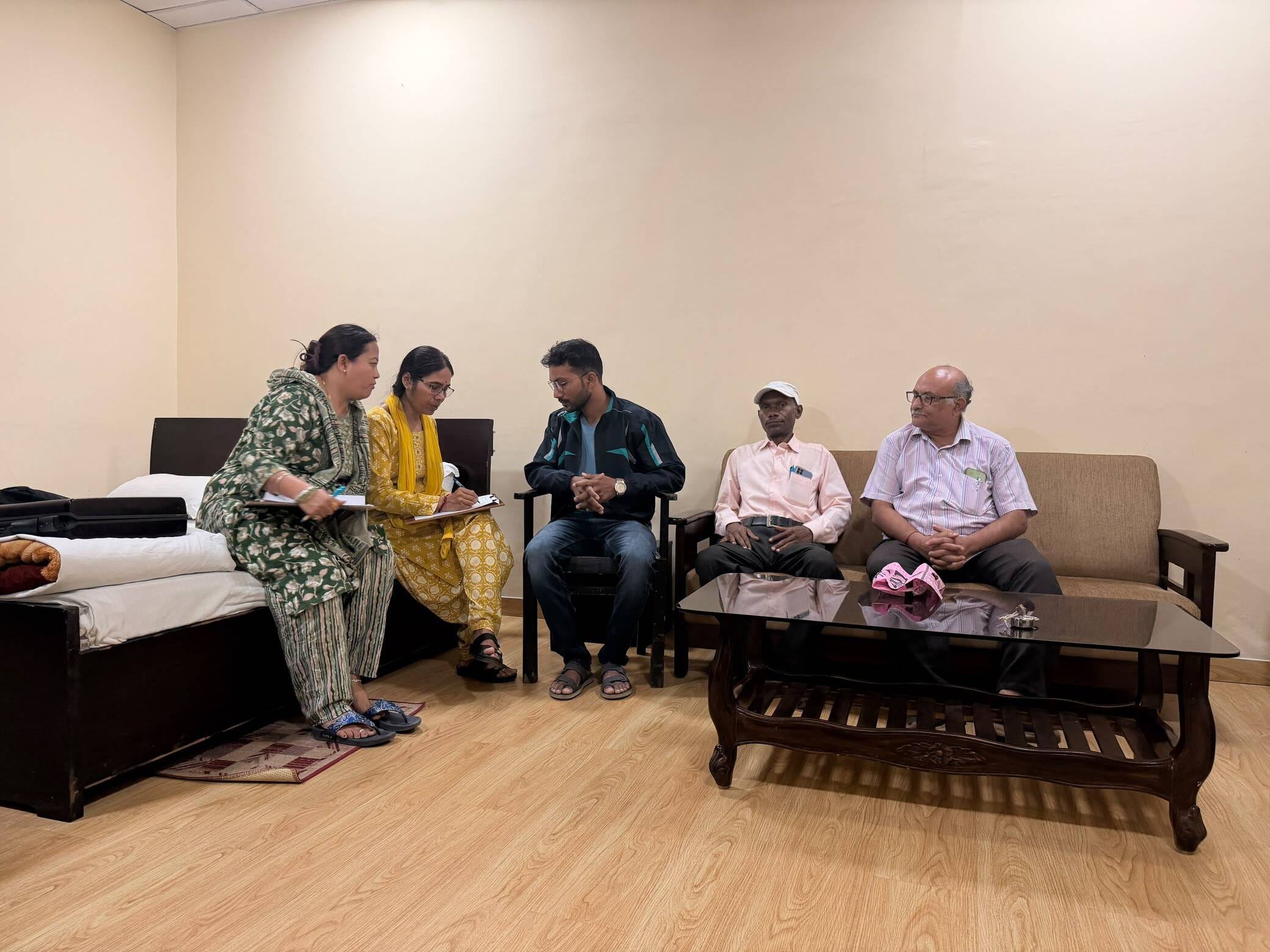 पटवारी रिश्वत लेते रंगे हाथ पकडाया